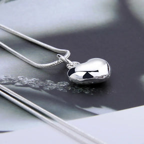 Colar Prata - Pingente Coração | Presente Romântico | Feito com prata esterlina 925 de alta qualidade. Design elegante com pingente em forma de coração.